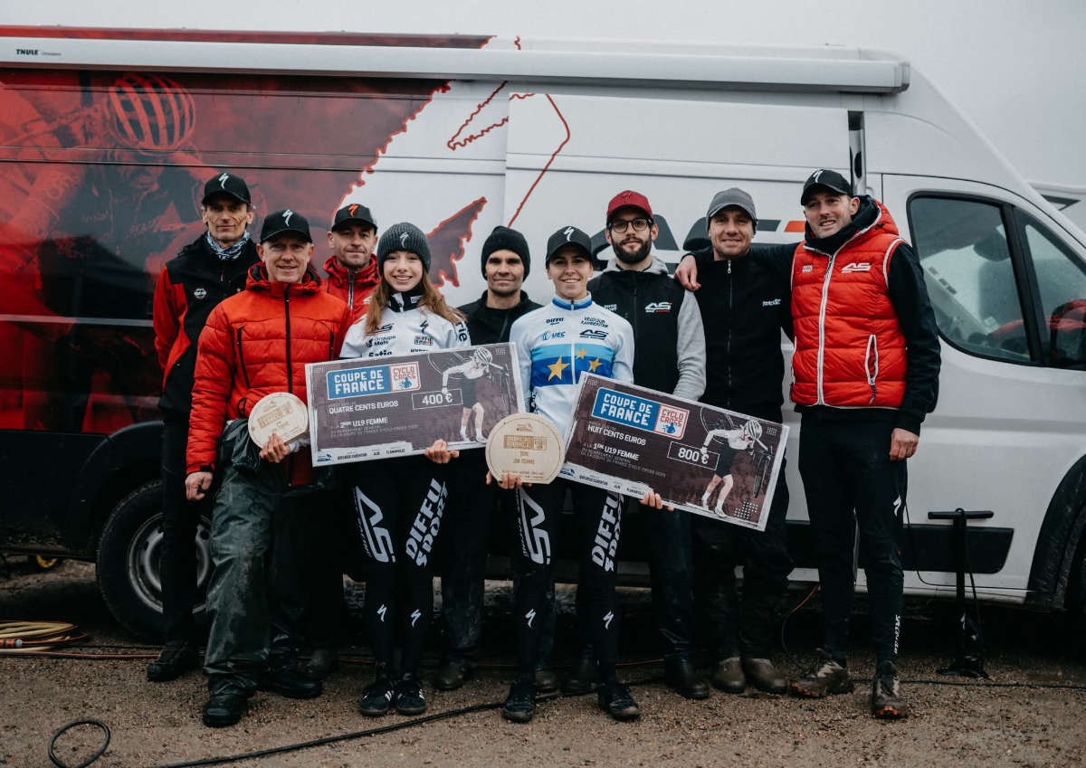 Photo de groupe staff et coureurs